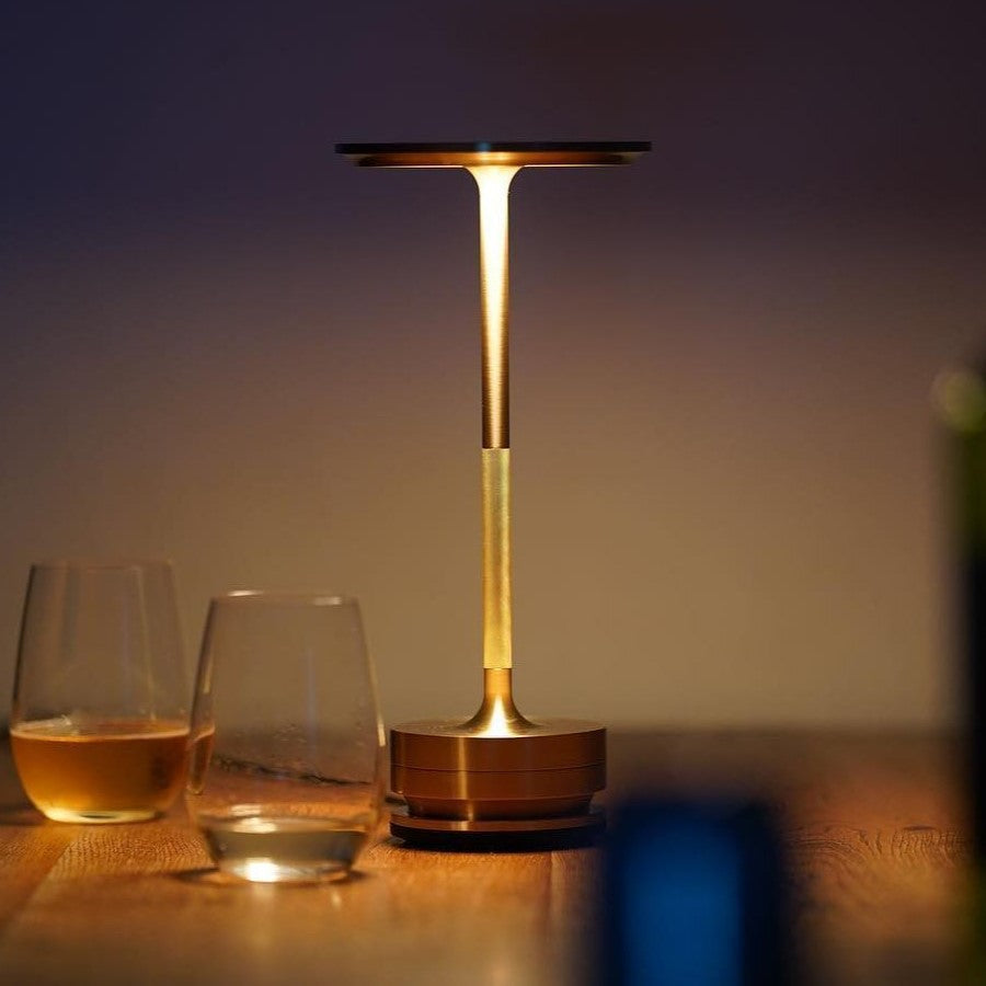 Kestrion Minimalistische Messing-Tischlampe