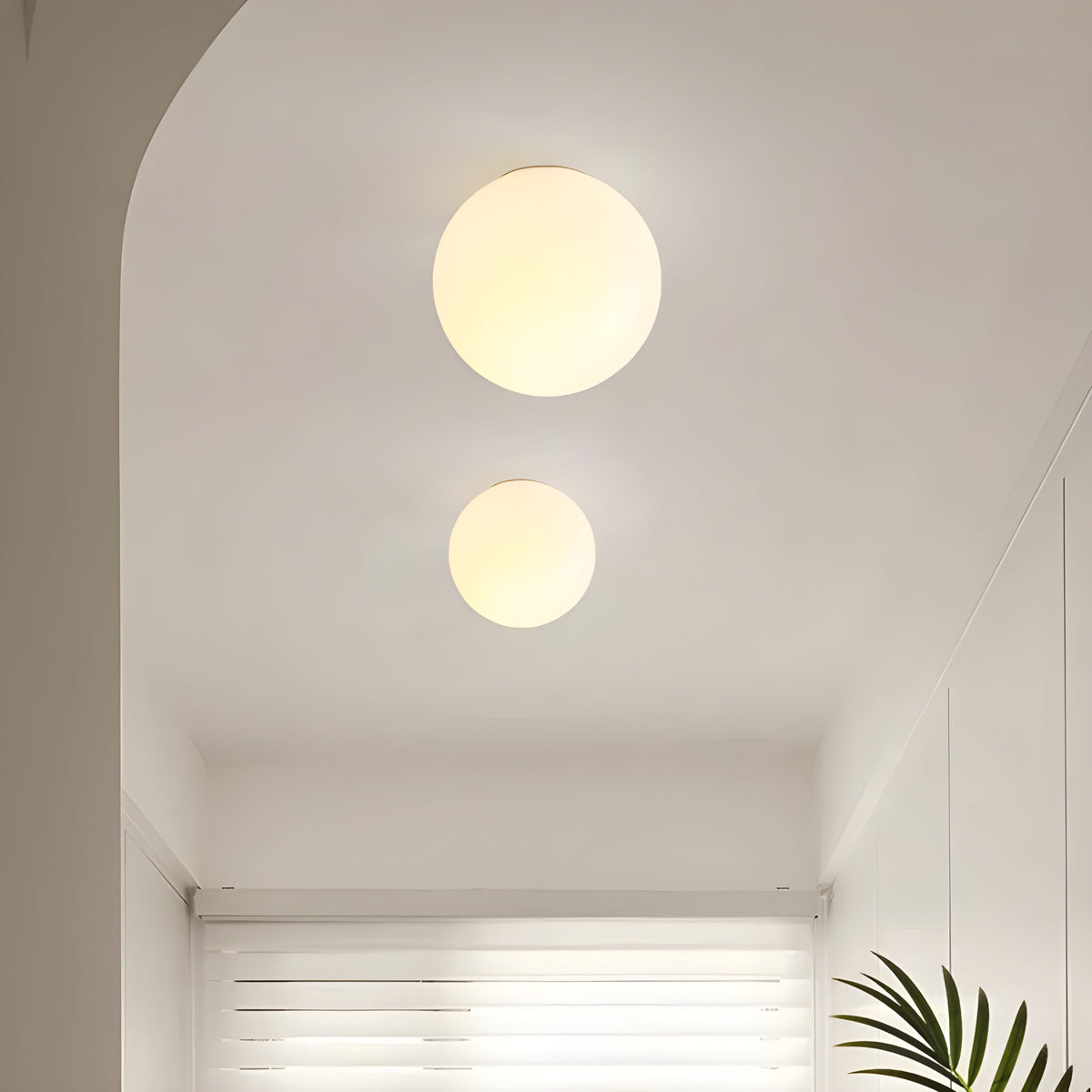 Orbelle minimalistische Wandleuchte aus Milchglas