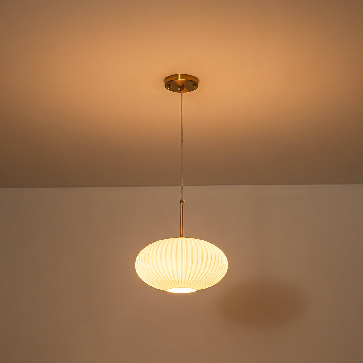 Geriffelte ovale Glaspendelleuchte