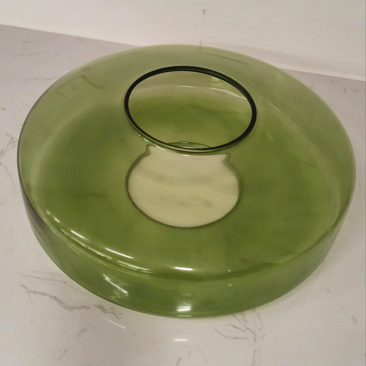 Pendelleuchte mit übereinander angeordneten Glasscheiben