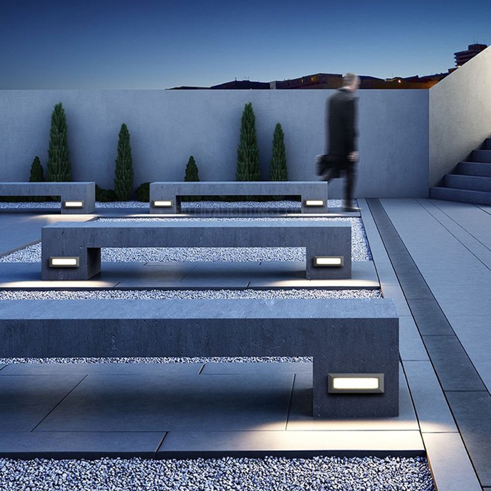 Moderne LED-Außenbeleuchtung für Terrasse und Stufen