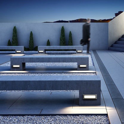 Moderne LED-Außenbeleuchtung für Terrasse und Stufen