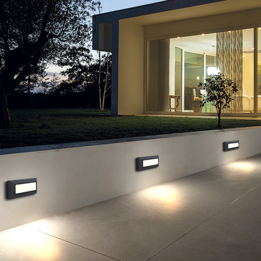Moderne LED-Außenbeleuchtung für Terrasse und Stufen