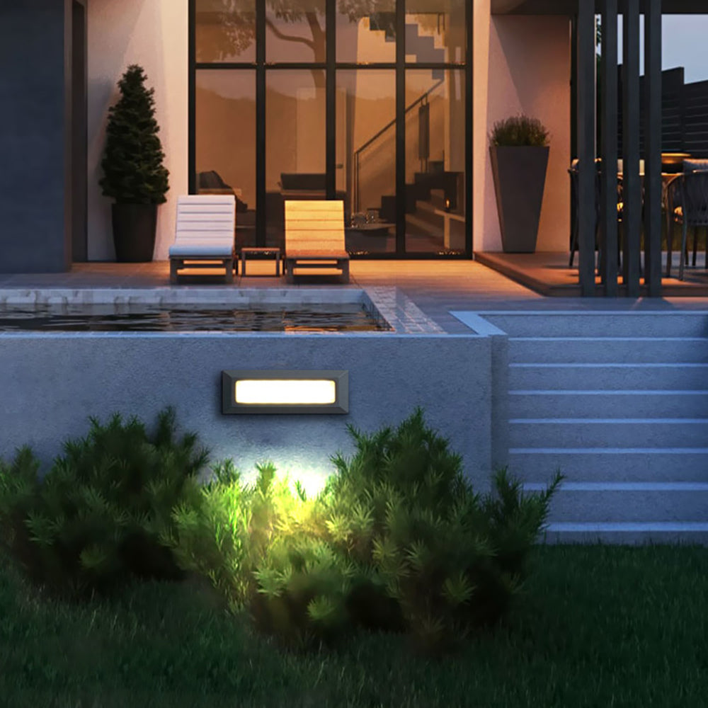 Moderne LED-Außenbeleuchtung für Terrasse und Stufen
