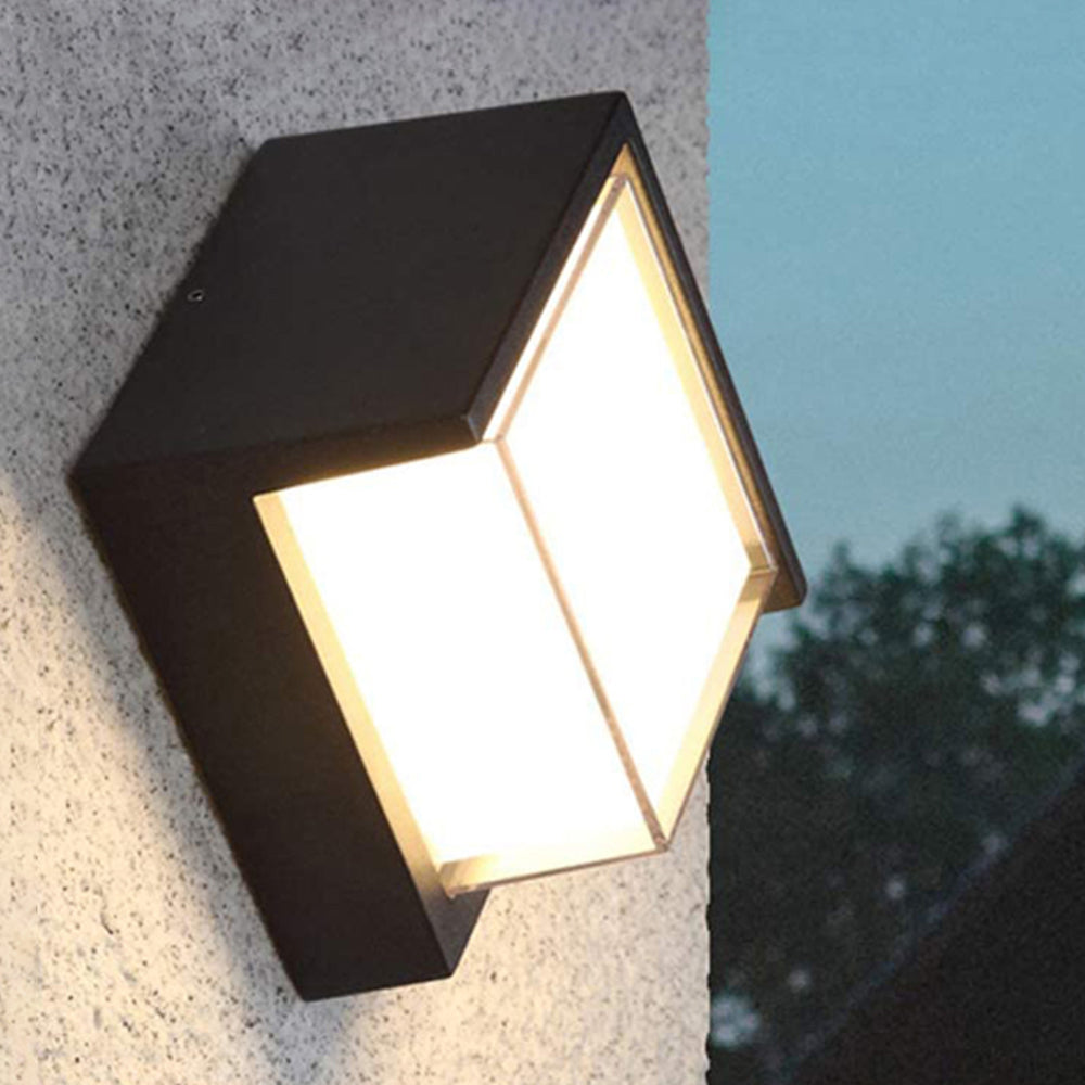 Geometrische LED-Außenwandleuchte