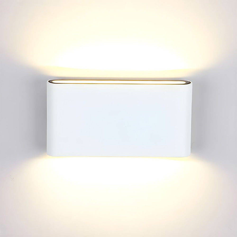 Moderne wasserdichte Außenleuchte mit Auf- und Abwärtslicht