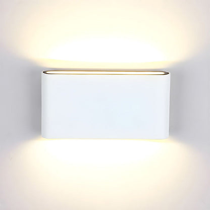 Moderne wasserdichte Außenleuchte mit Auf- und Abwärtslicht