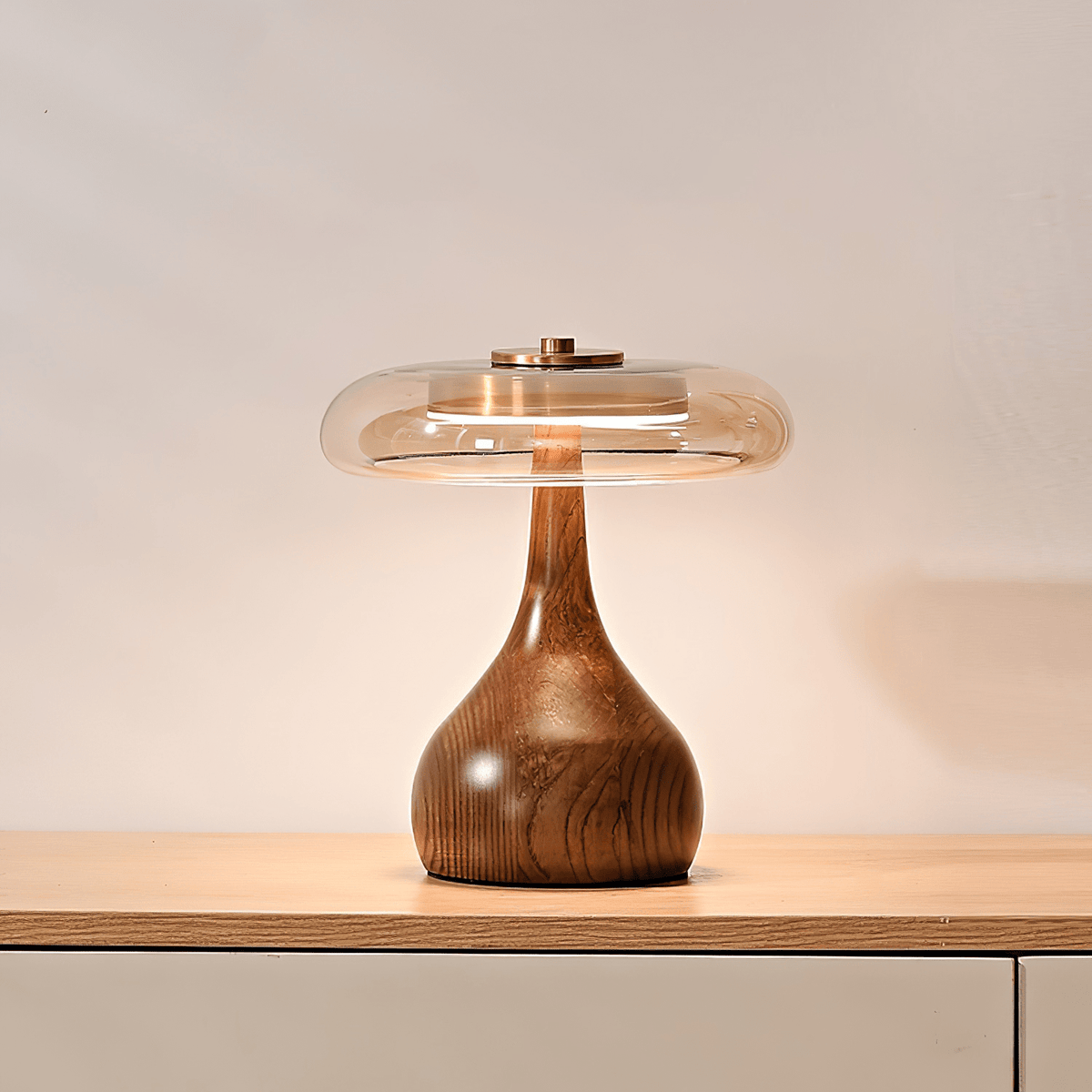 Quilven Walnussholz-Tischlampe im Mid-Century-Stil