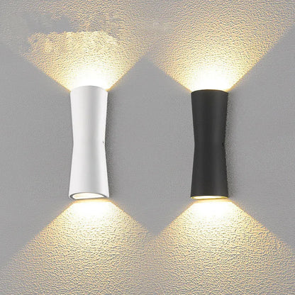 Moderne Außenwandleuchte mit doppelt gerichteten LED-Strahlen