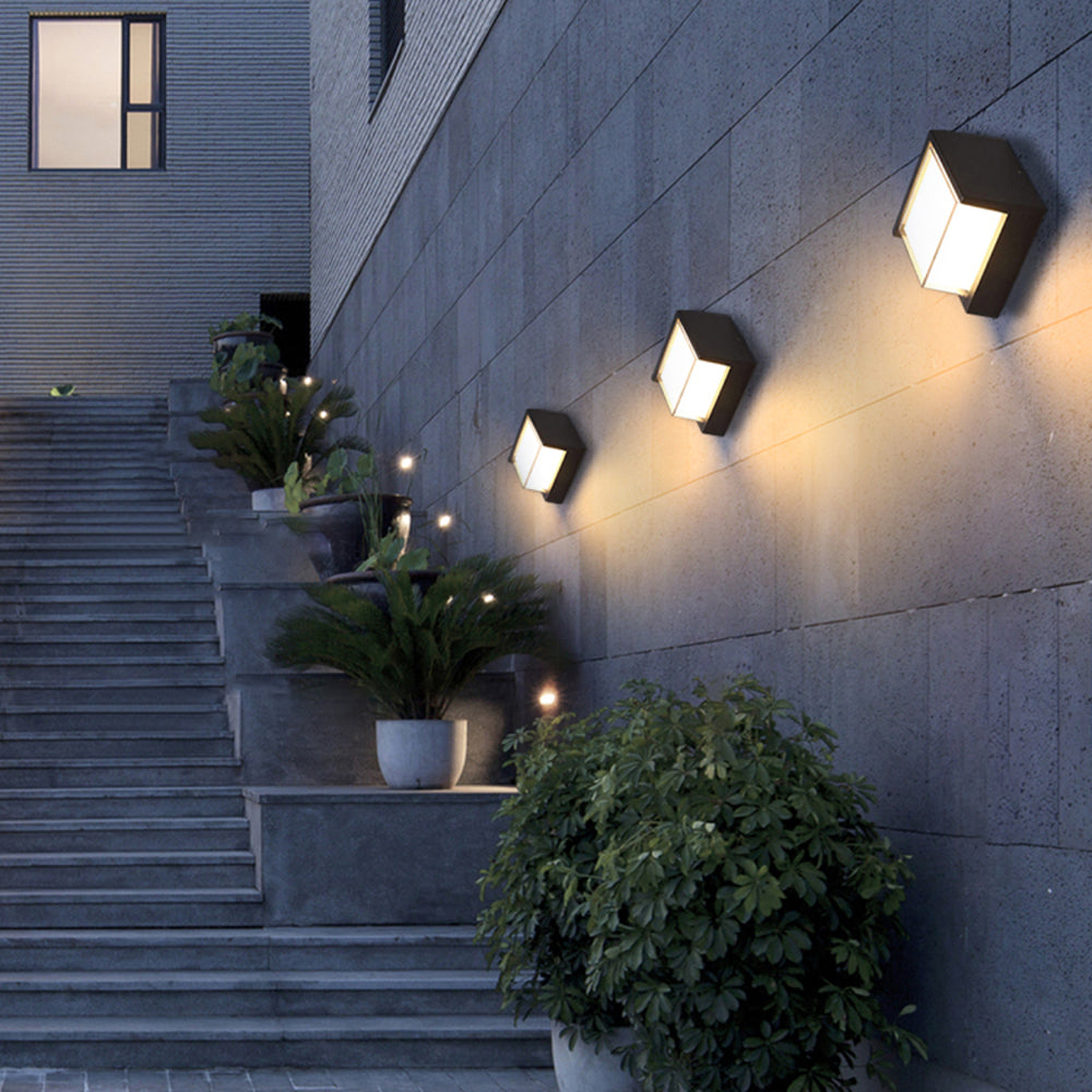 Geometrische LED-Außenwandleuchte