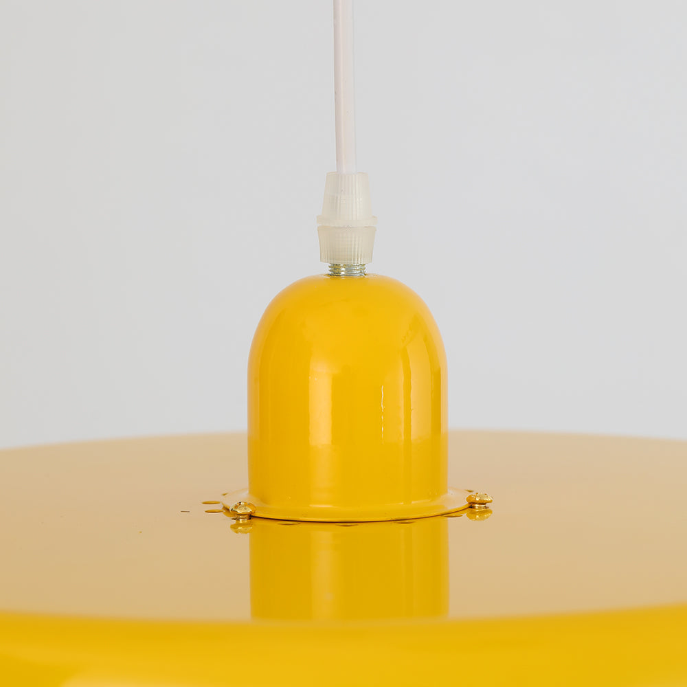 Hängelampe im Bauhaus-Stil