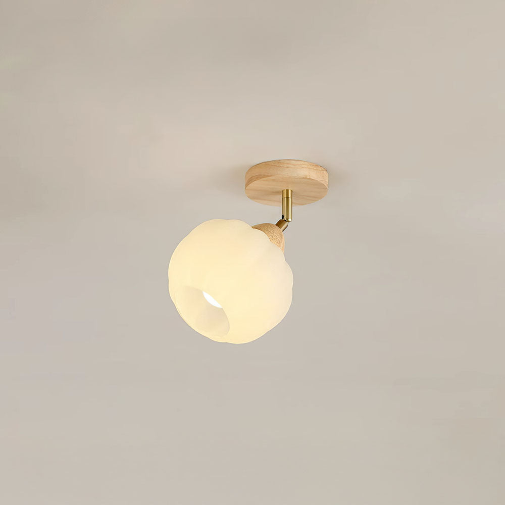 Minimalistischer Deckenstrahler aus Creme und Holz