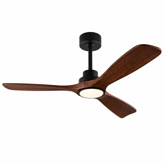 Moderner Deckenventilator mit Holzflügeln und Licht