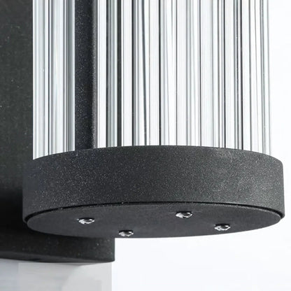 Moderne halbzylindrische Außenwandleuchte aus Metall/Glas