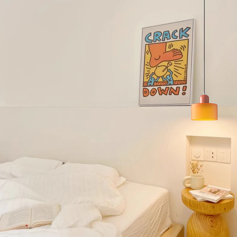 Kleine Glas-Hängeleuchte im Bauhaus-Stil