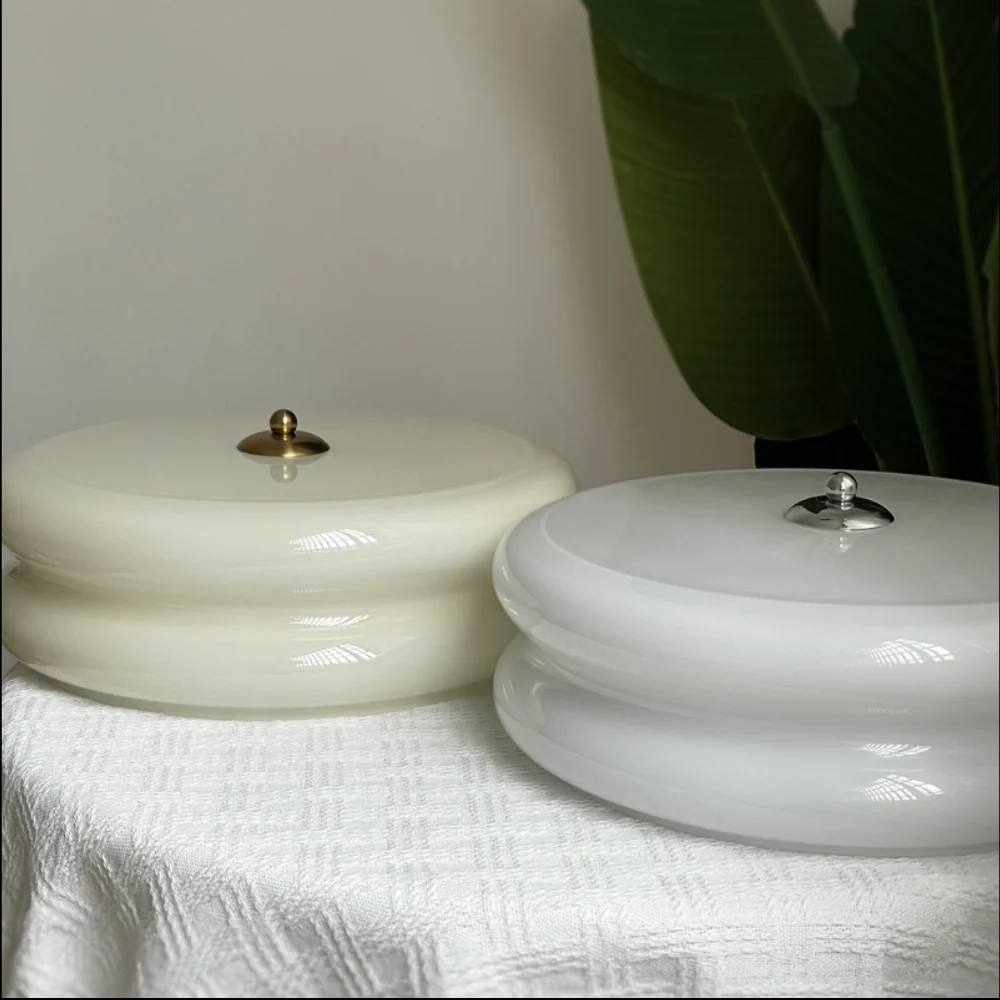 Deckenleuchte im Art-Déco-Stil in Cremeton