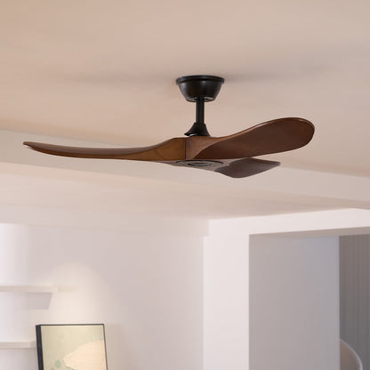 Moderner Deckenventilator aus Holz