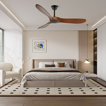 Moderner Deckenventilator aus Holz