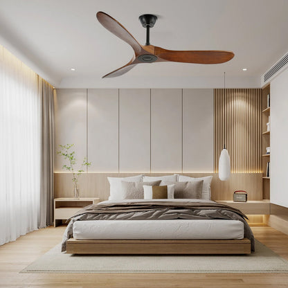 Moderner Deckenventilator aus Holz