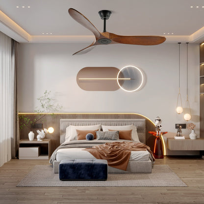 Moderner Deckenventilator aus Holz