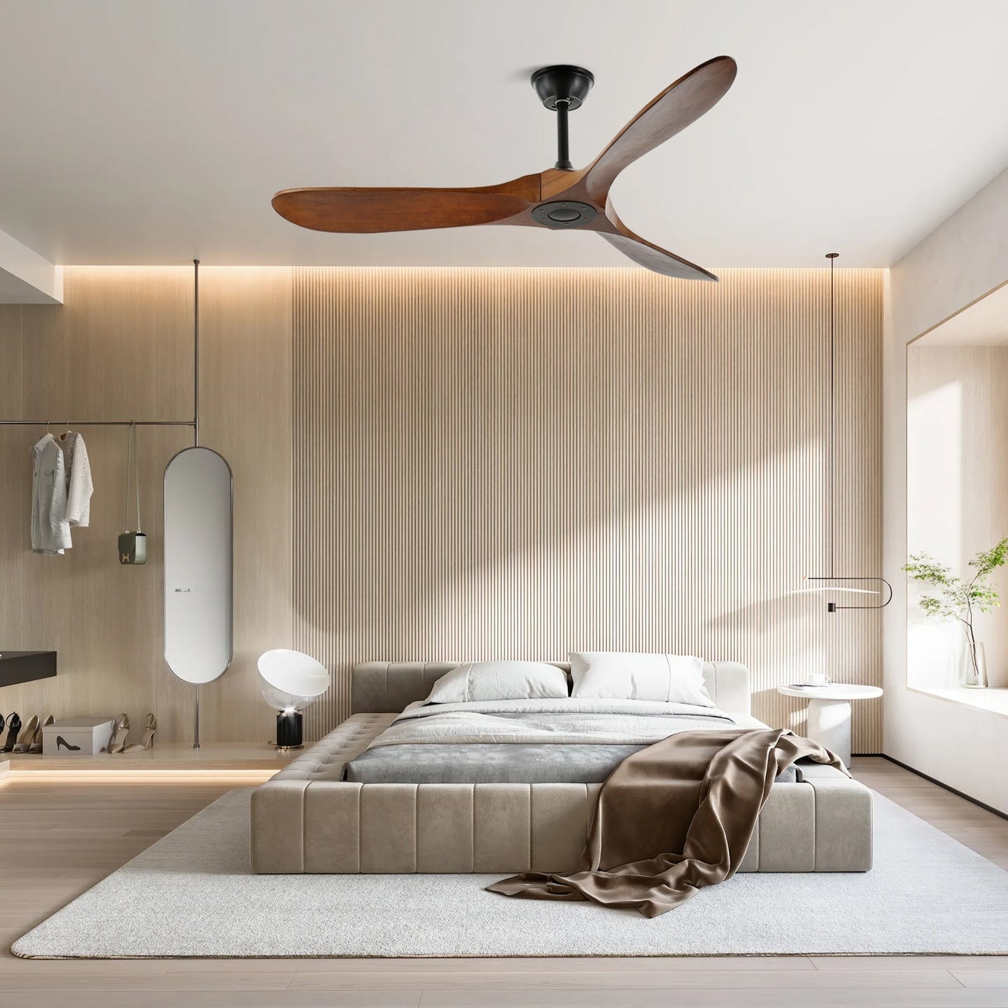 Moderner Deckenventilator aus Holz