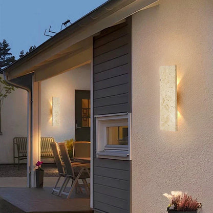 Außenwandleuchte aus Naturstein mit LED-Beleuchtung