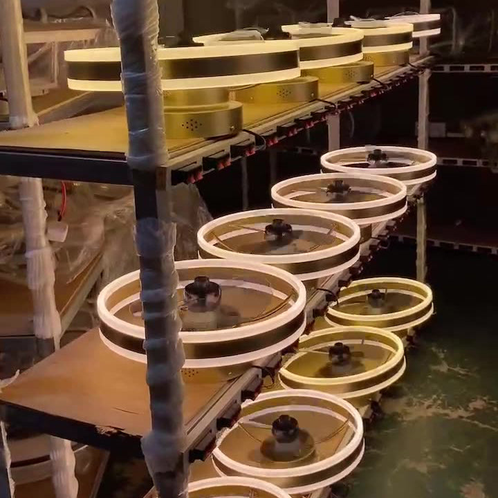 Japanischer Holz-Deckenventilator mit Licht bündig montiert