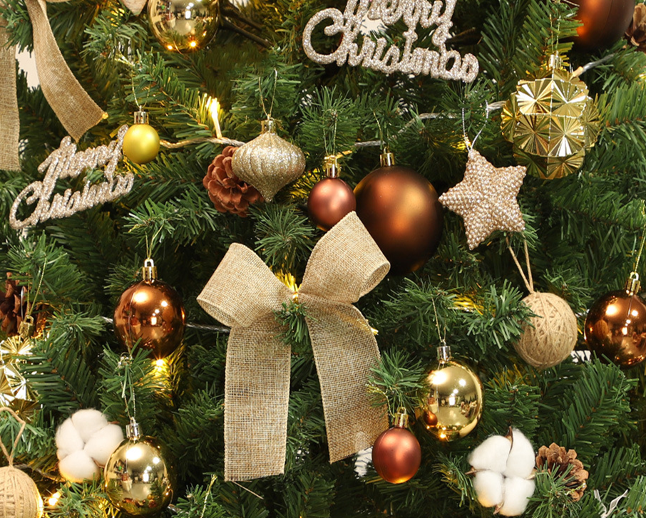 Künstlicher Weihnachtsbaum Canelle im nordischen Baumwollstil