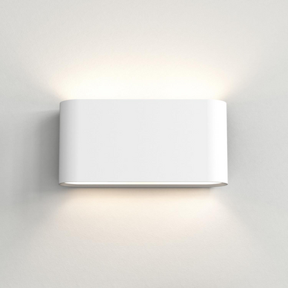 Moderne wasserdichte Außenleuchte mit Auf- und Abwärtslicht