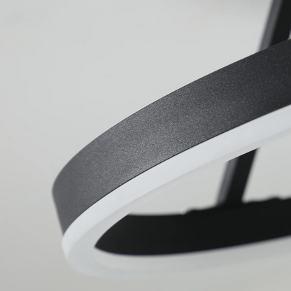 Schlanke Nordische Deckenleuchte