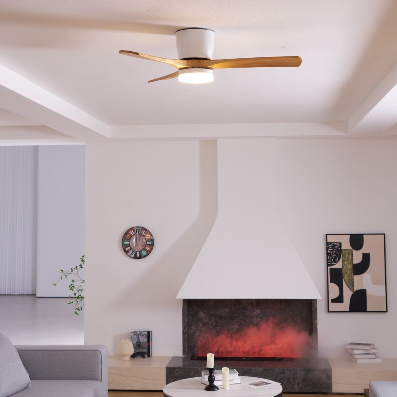 Moderner Deckenventilator aus Holz mit LED-Beleuchtung