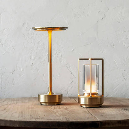 Kestrion Minimalistische Messing-Tischlampe