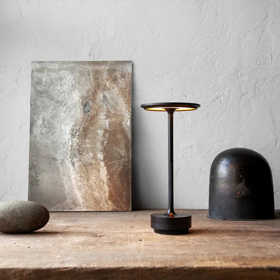 Kestrion Minimalistische Messing-Tischlampe