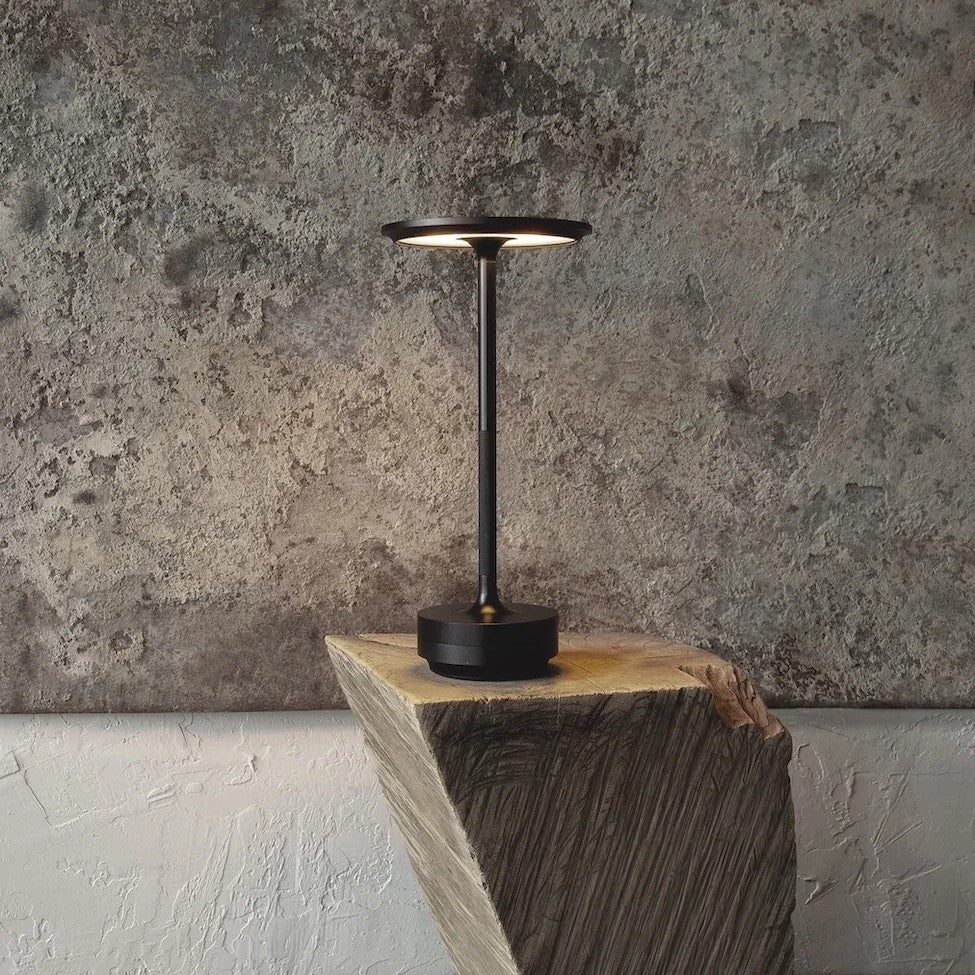 Kestrion Minimalistische Messing-Tischlampe