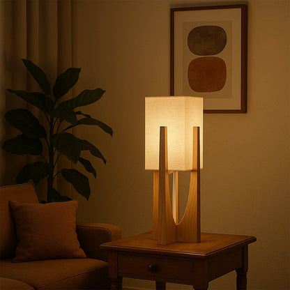 Minimalistische Stehlampe aus Holz