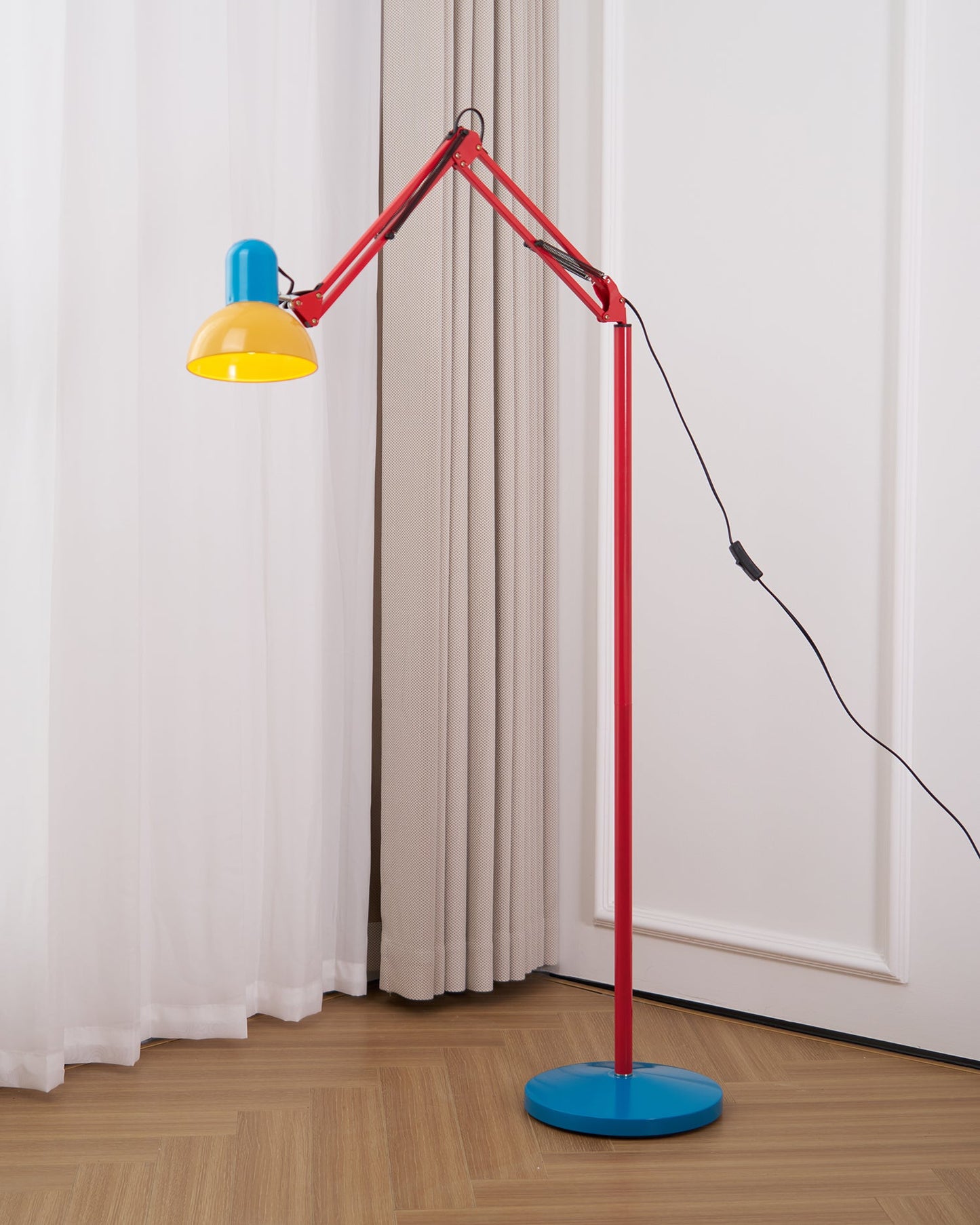 Künstlerische moderne Stehlampe