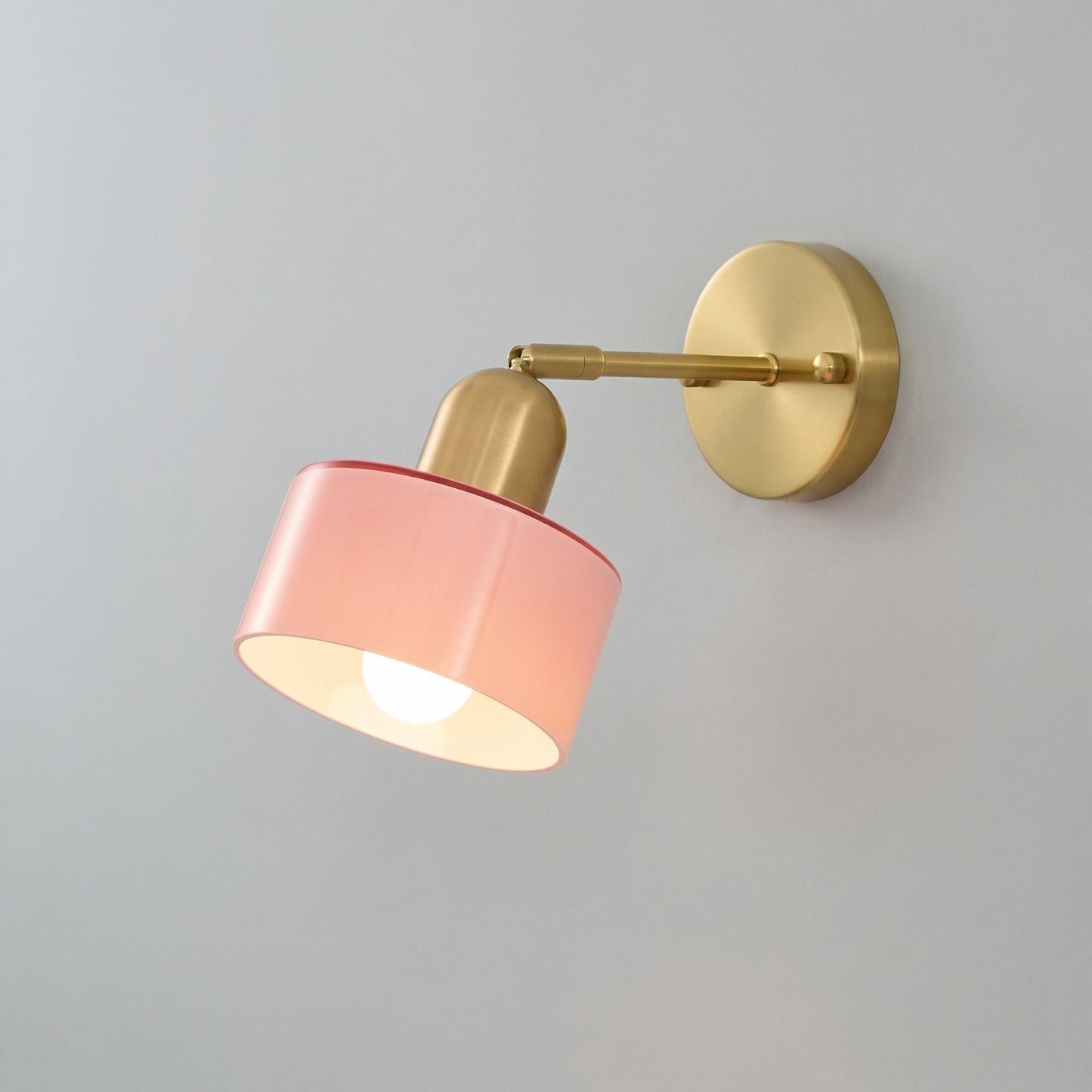 Bunte Glas-Wandlampe im Bauhaus-Stil