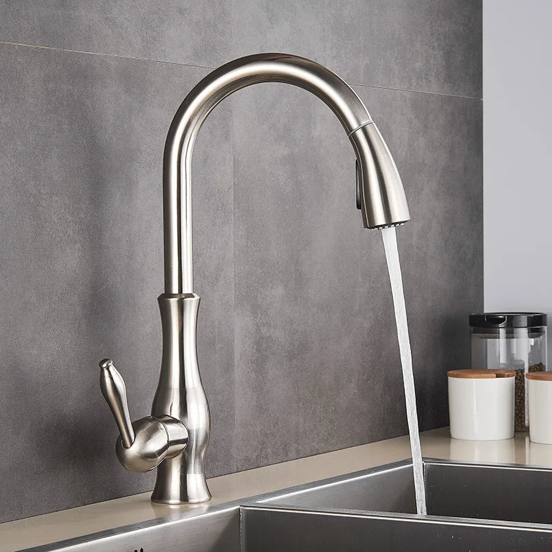 Luxuriöser Küchenwasserhahn mit ausziehbarem Sprühkopf