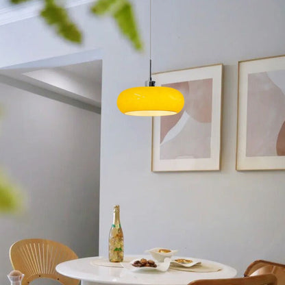 Geometrische Pendelleuchte im Bauhaus-Stil