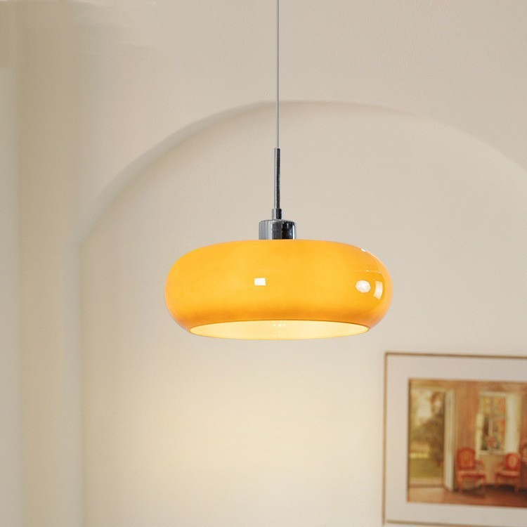Geometrische Pendelleuchte im Bauhaus-Stil