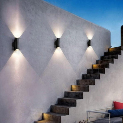 Moderne wasserdichte LED-Außenwandleuchte mit Auf- und Abwärtslicht