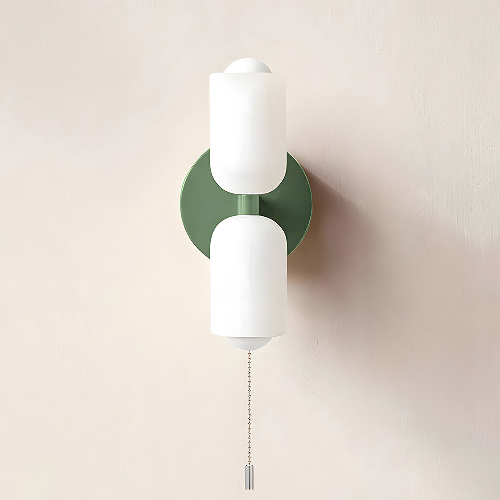 Moderne Wandlampe mit zwei Leuchtenköpfen