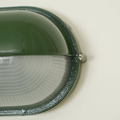 Industrielle Außenwandleuchte mit geriffeltem Glas
