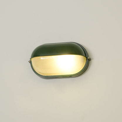 Industrielle Außenwandleuchte mit geriffeltem Glas