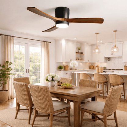 Moderner Deckenventilator aus Holz mit LED-Beleuchtung