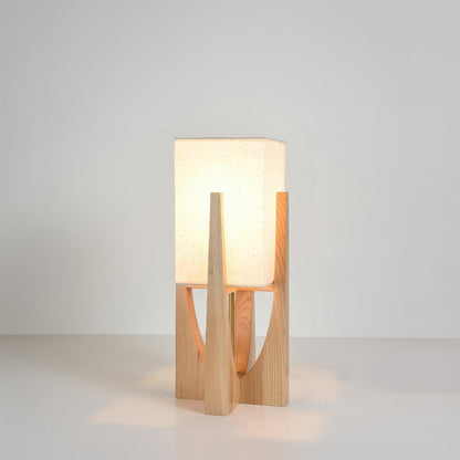 Minimalistische Stehlampe aus Holz