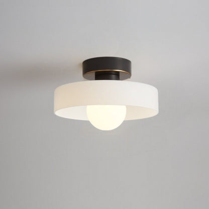 Moderne Deckenleuchte im Bauhaus-Stil
