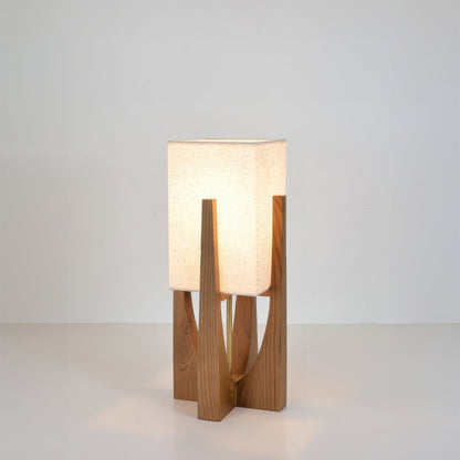 Minimalistische Stehlampe aus Holz