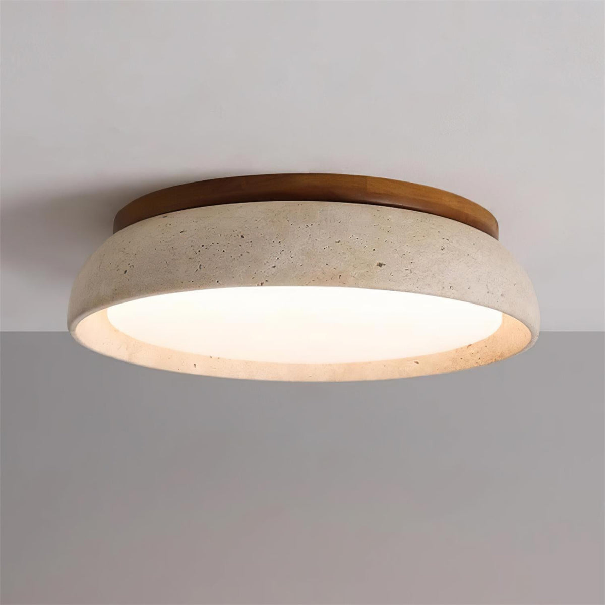 Moderne LED-Deckenleuchte aus Travertin