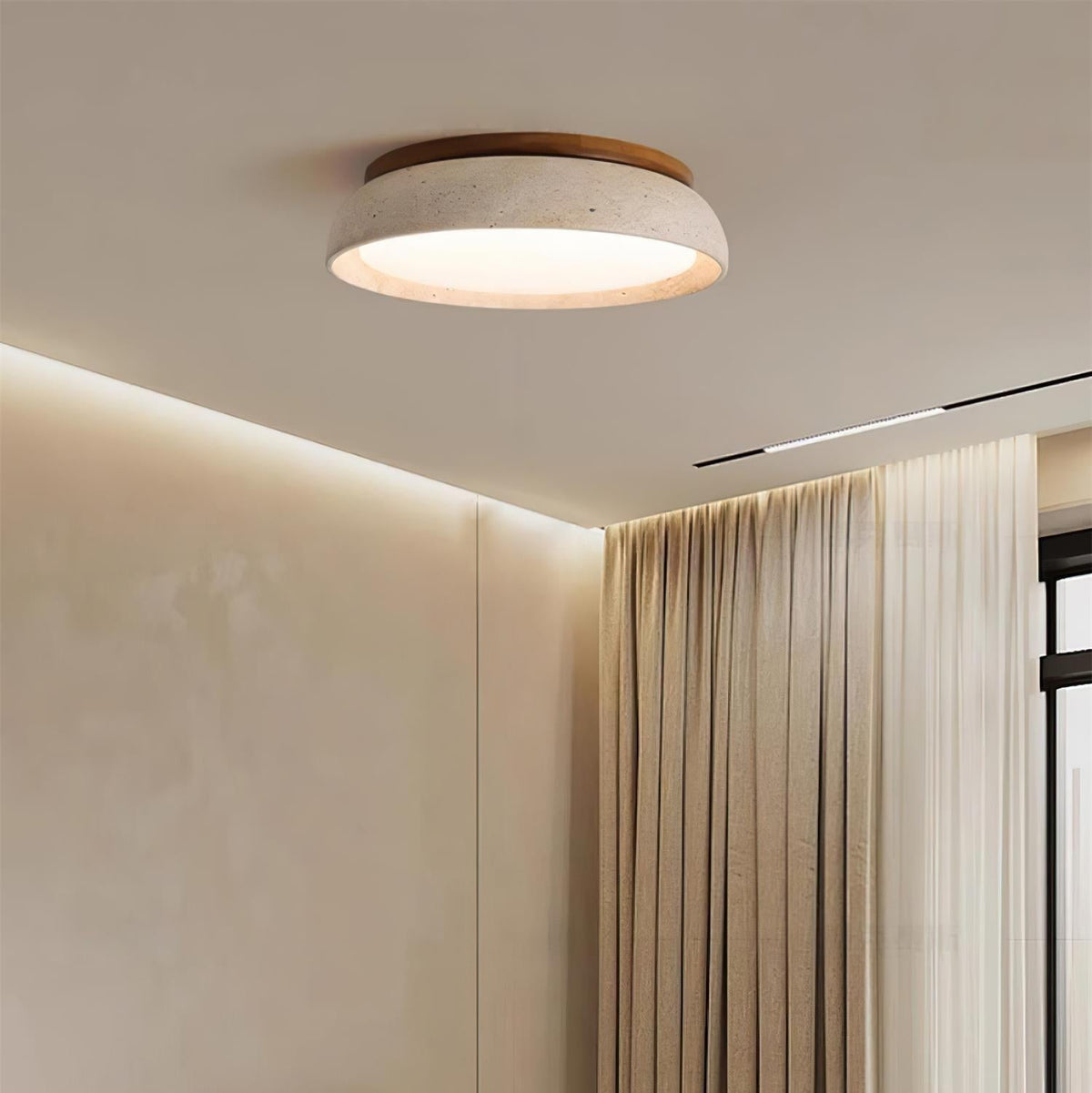 Moderne LED-Deckenleuchte aus Travertin